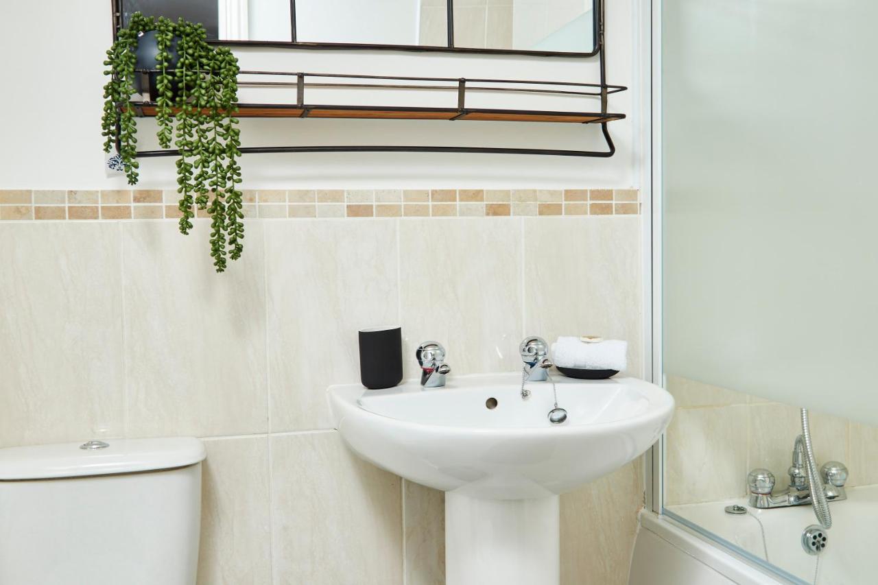 Delven House, Apartment 5 - Self Check-In, Self-Catering Serviced Apartment For East Midlands Airport Castle Donington Zewnętrze zdjęcie